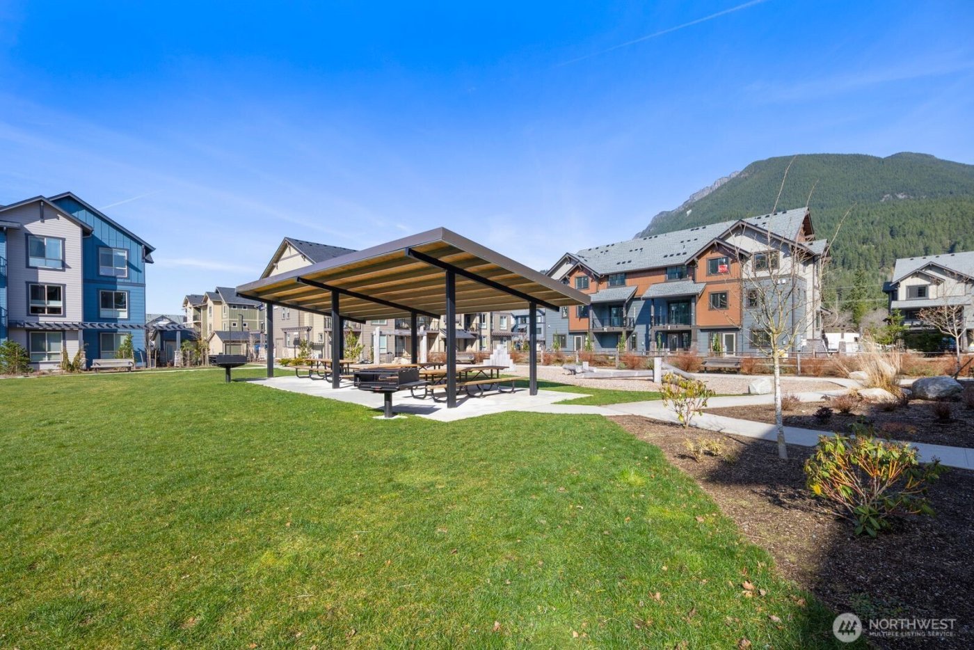 1237 Meander Way SE #101, North Bend, WA 98045