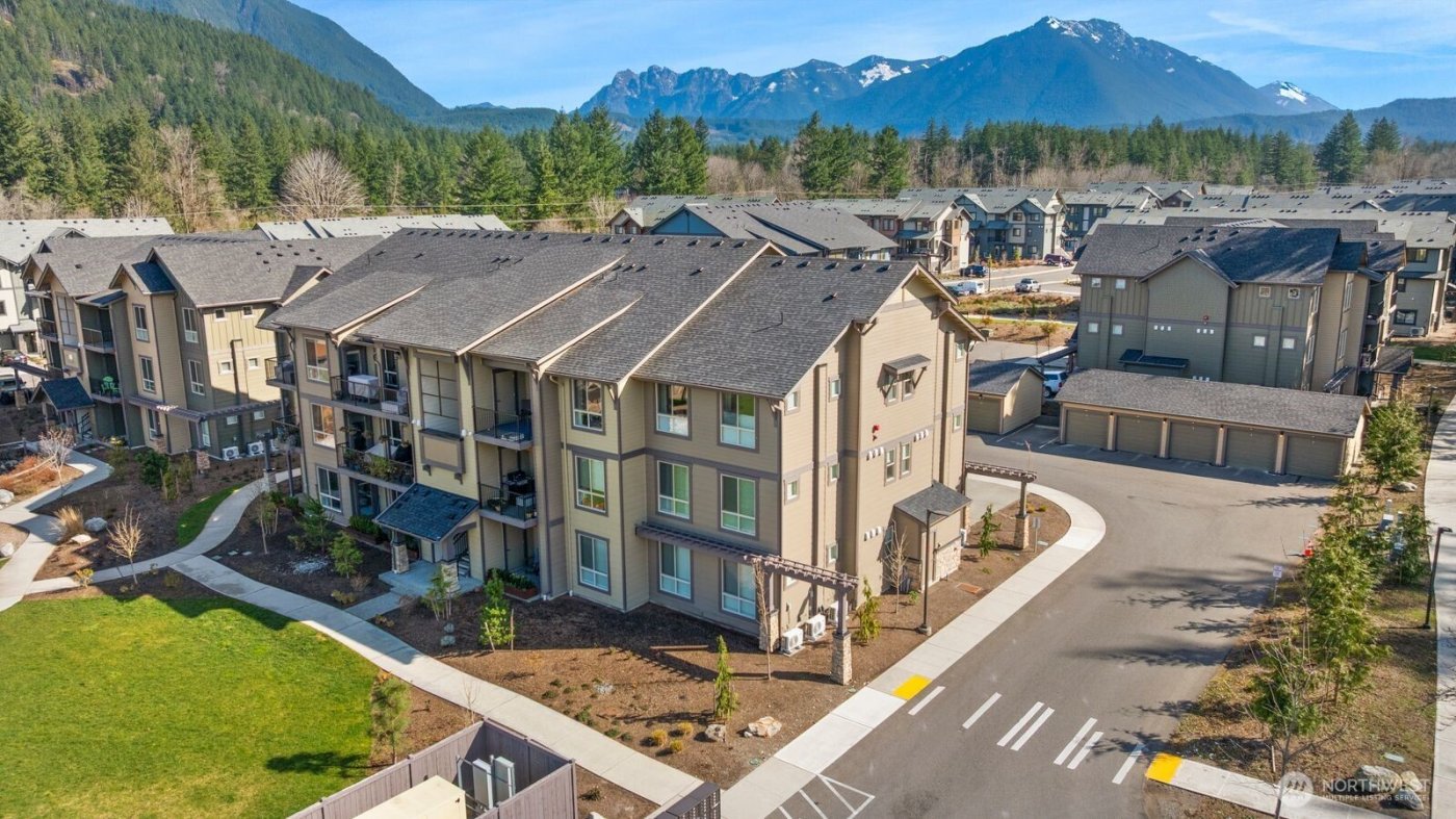 1237 Meander Way SE #101, North Bend, WA 98045