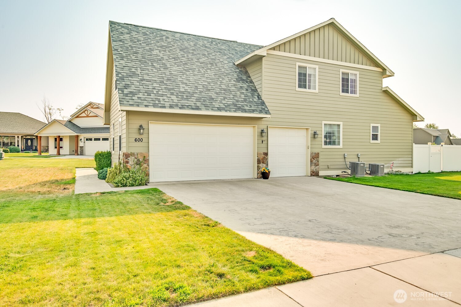 600 N Bluff West Drive , Moses Lake, WA 98837