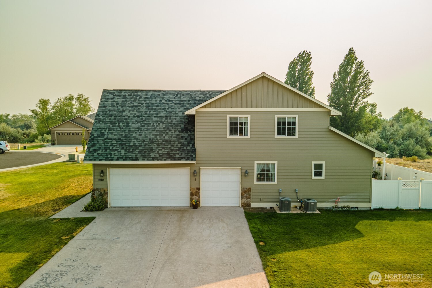 600 N Bluff West Drive , Moses Lake, WA 98837