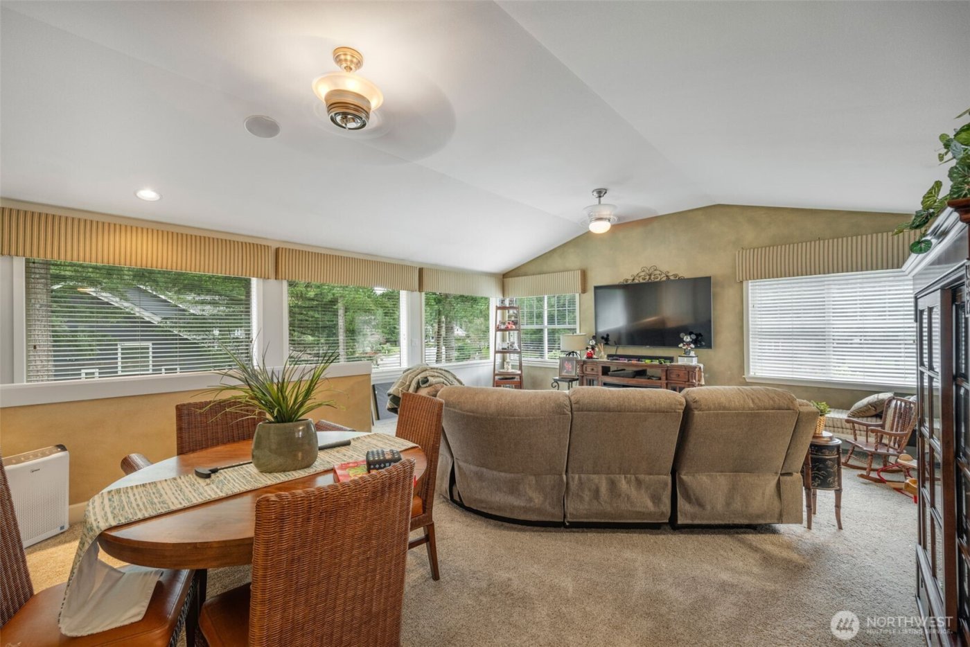 27565 265th Court SE, Ravensdale, WA 98051-8209