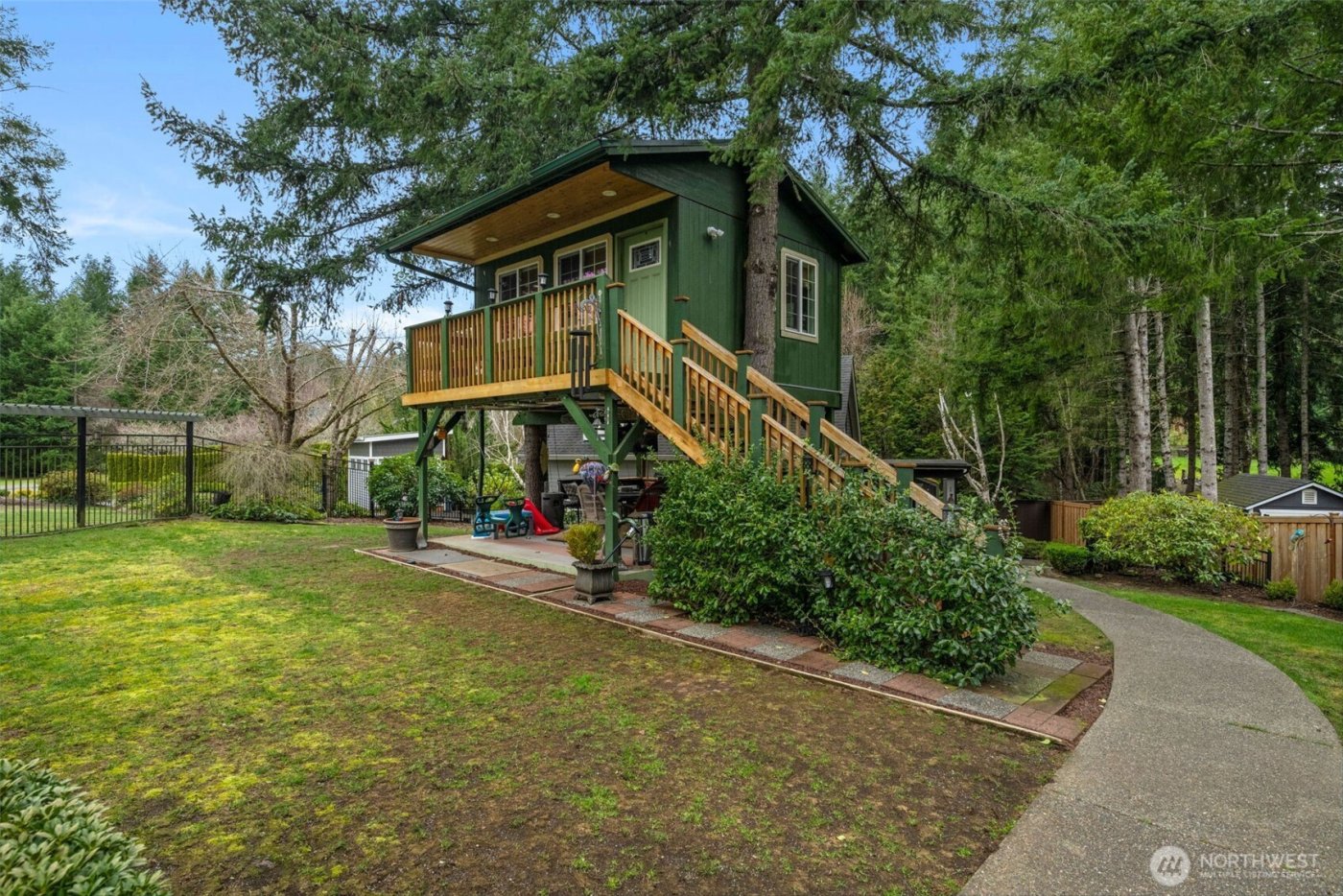 27565 265th Court SE, Ravensdale, WA 98051-8209