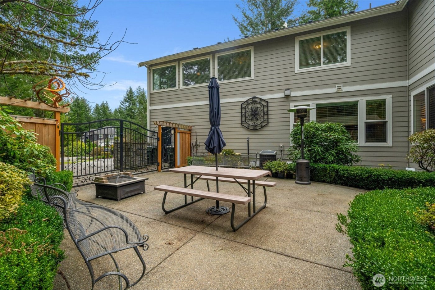 27565 265th Court SE, Ravensdale, WA 98051-8209