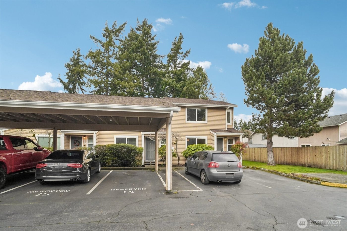 23912 12th Place S #201, Des Moines, WA 98198