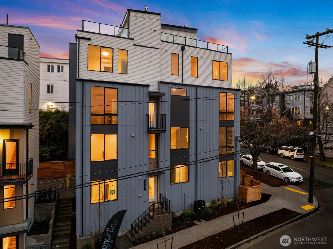 957 N 35th Street , Seattle, WA 98103