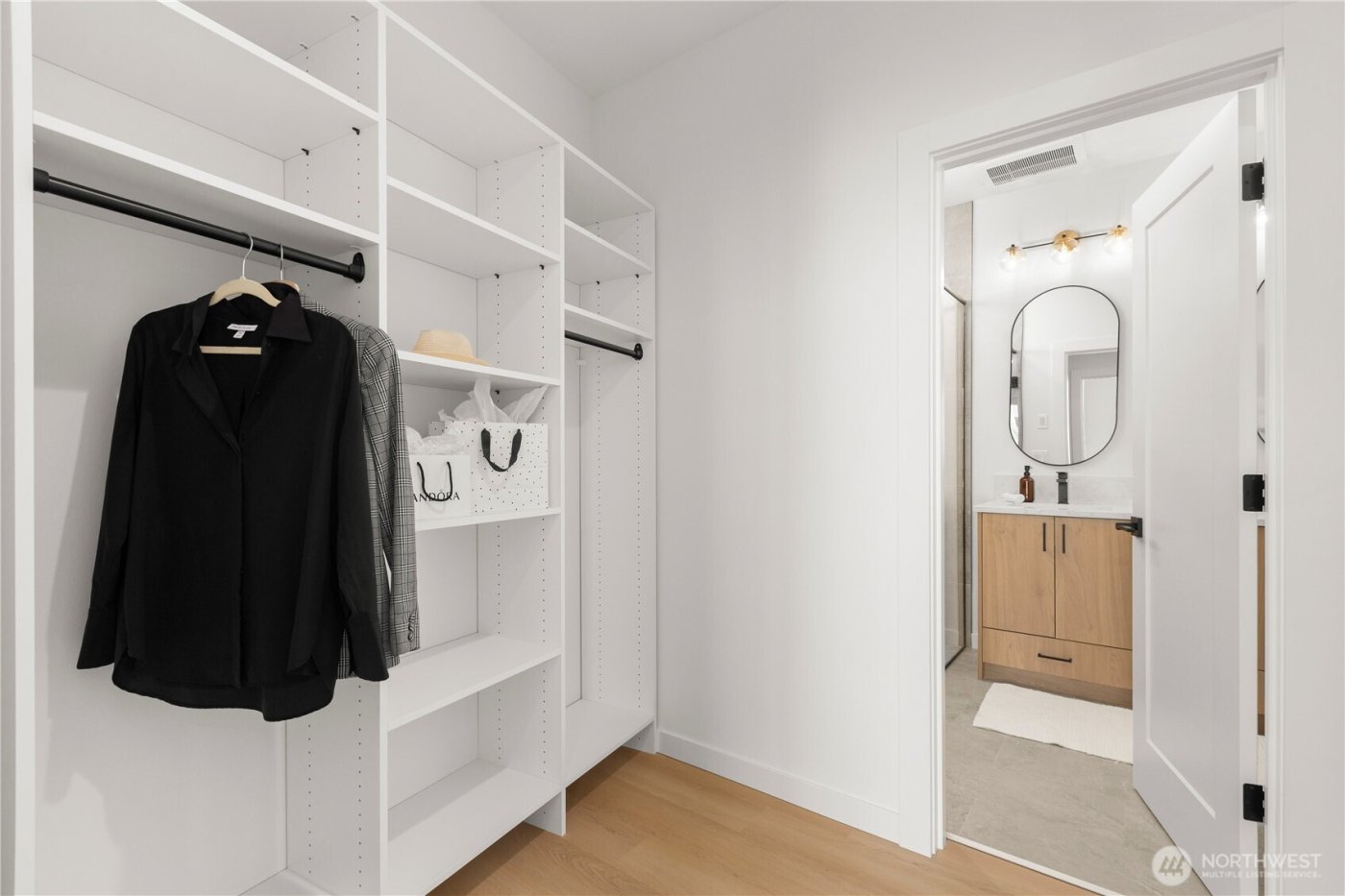 957 N 35th Street , Seattle, WA 98103