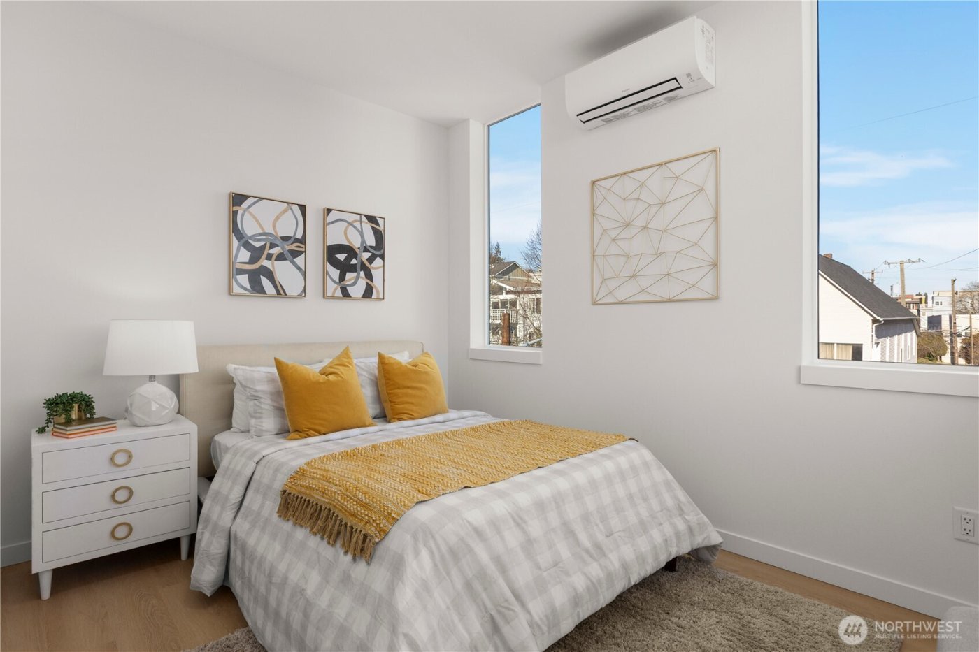 957 N 35th Street , Seattle, WA 98103