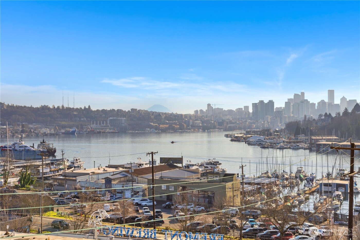 957 N 35th Street , Seattle, WA 98103