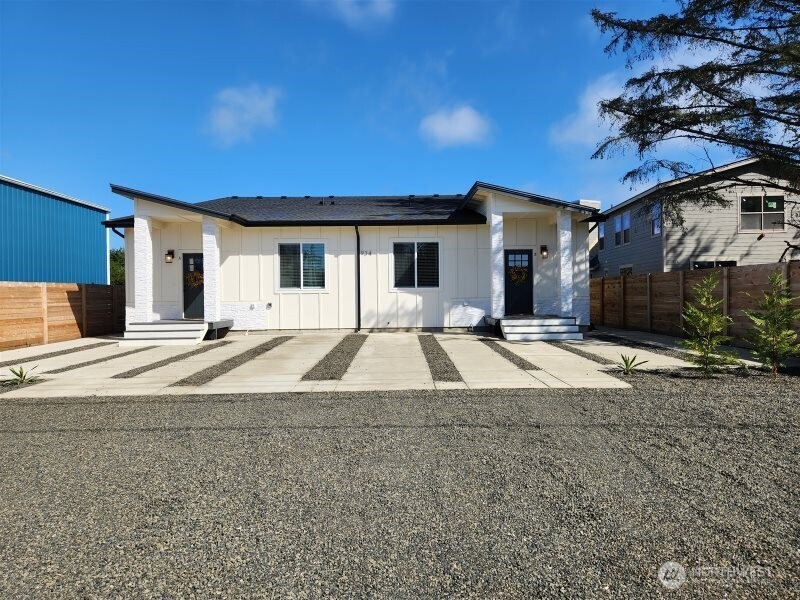 934 Pt. Brown Avenue SE #A & B, Ocean Shores, WA 98569