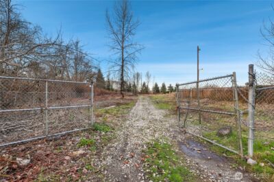 5507 Pioneer Way E, Puyallup, WA 98371 - Photo 5