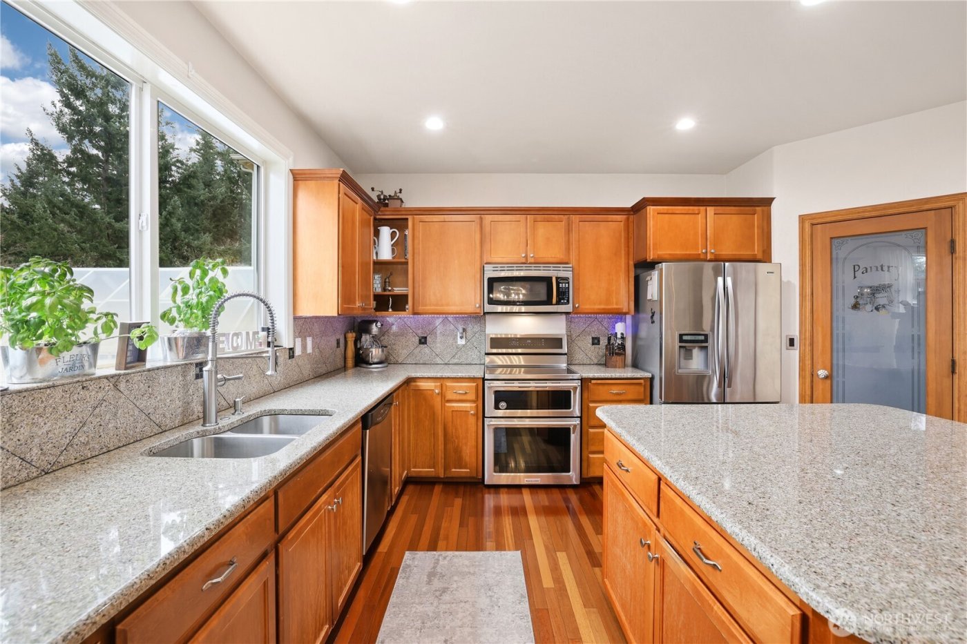 655 Joy Street , Eatonville, WA 98328