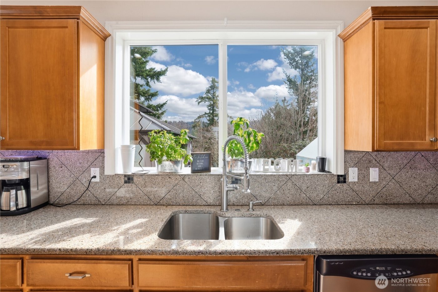 655 Joy Street , Eatonville, WA 98328