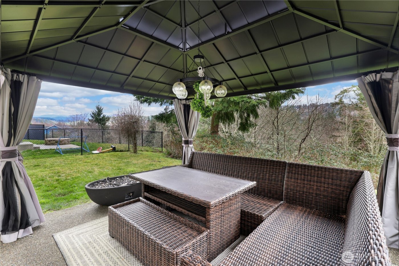 655 Joy Street , Eatonville, WA 98328