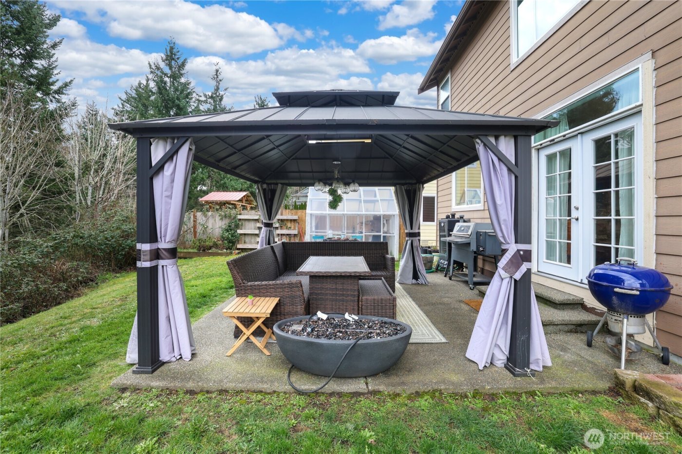 655 Joy Street , Eatonville, WA 98328