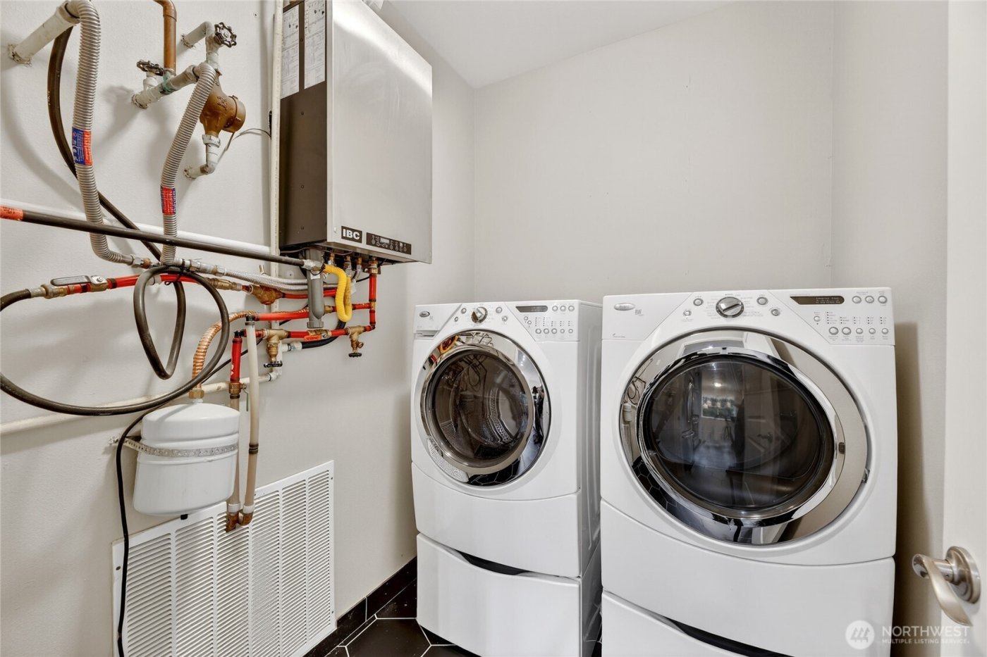 503 225th Lane NE #F101, Sammamish, WA 98074