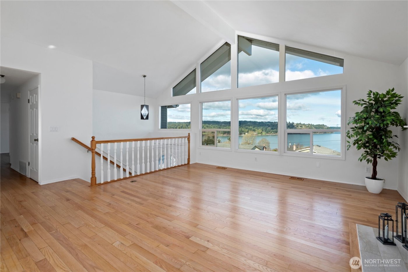 546 Birch Street , Oak Harbor, WA 98277