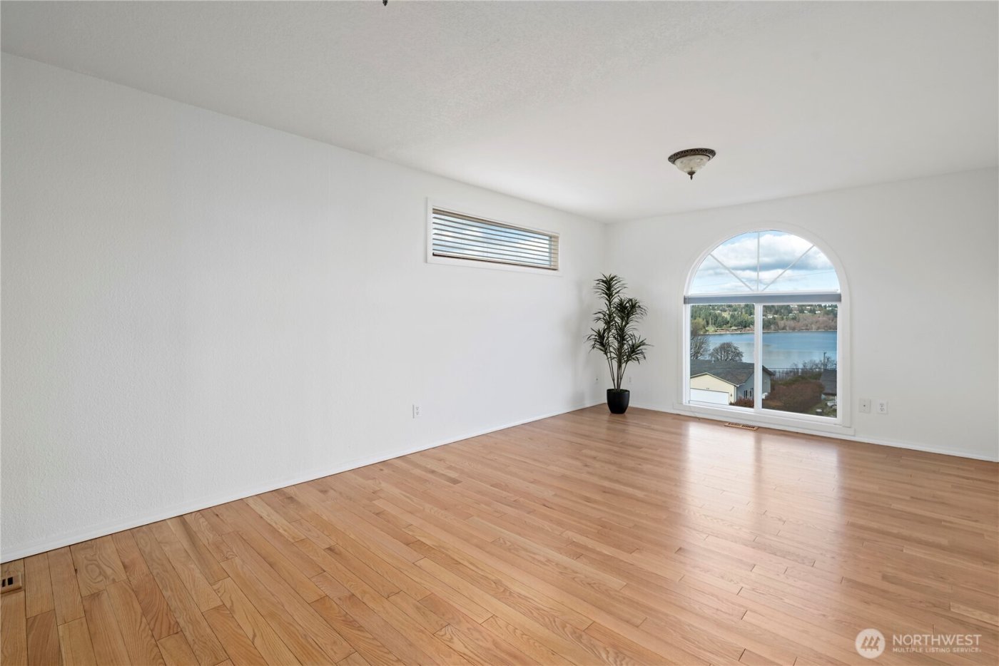 546 Birch Street , Oak Harbor, WA 98277