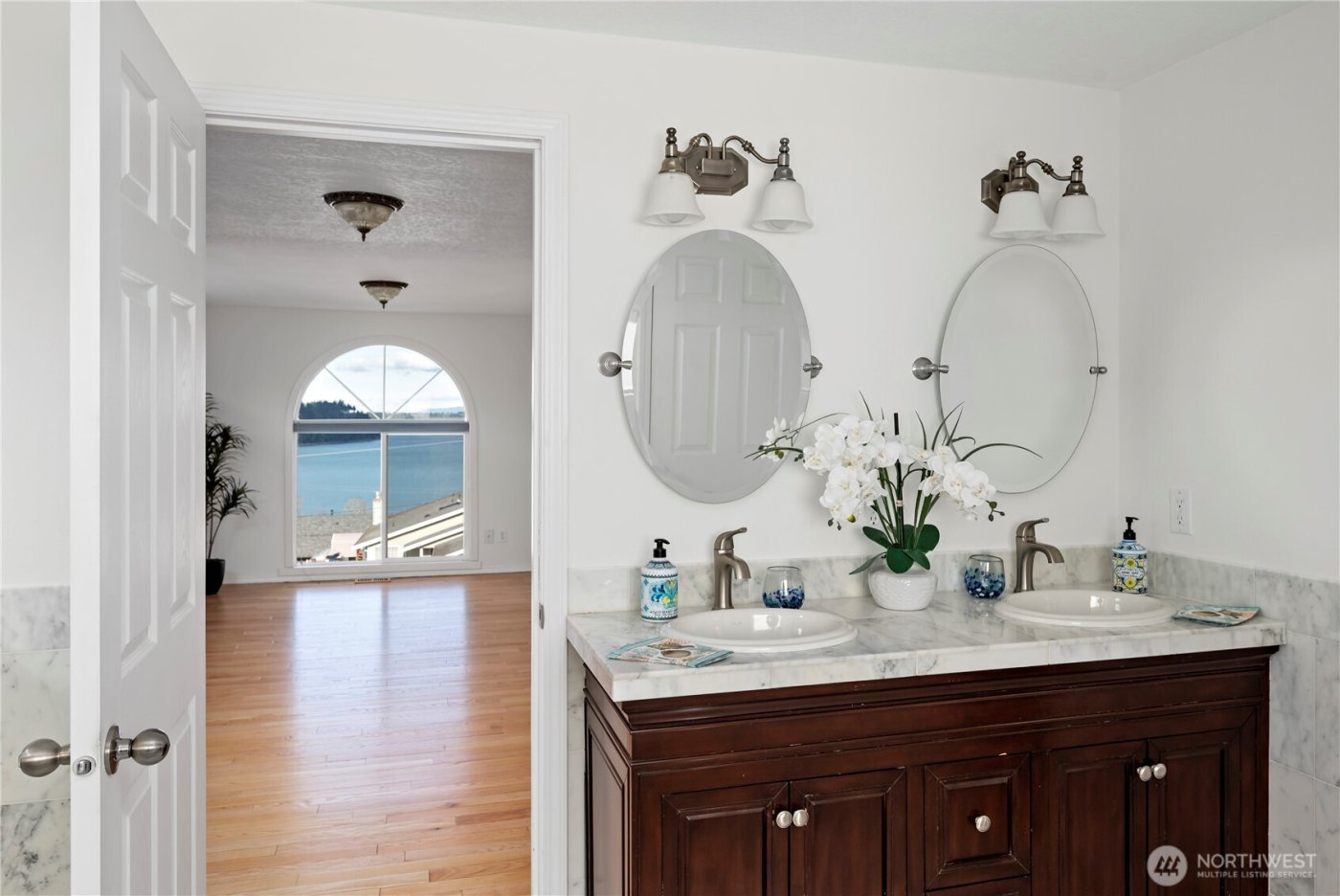 546 Birch Street , Oak Harbor, WA 98277