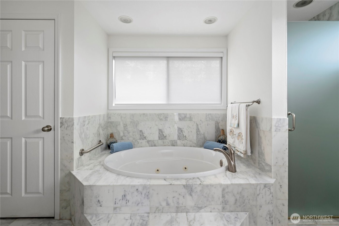 546 Birch Street , Oak Harbor, WA 98277