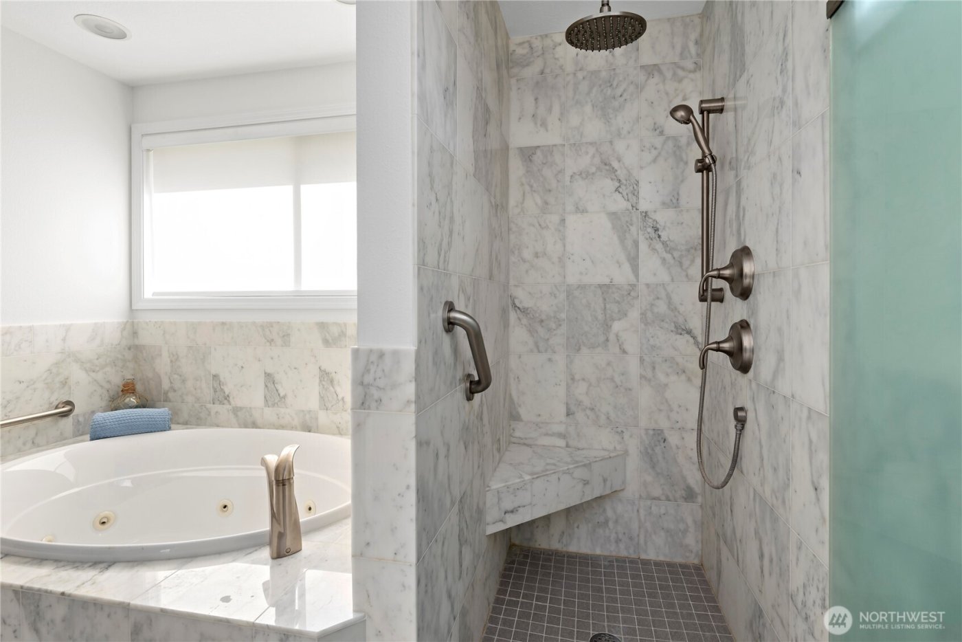 546 Birch Street , Oak Harbor, WA 98277