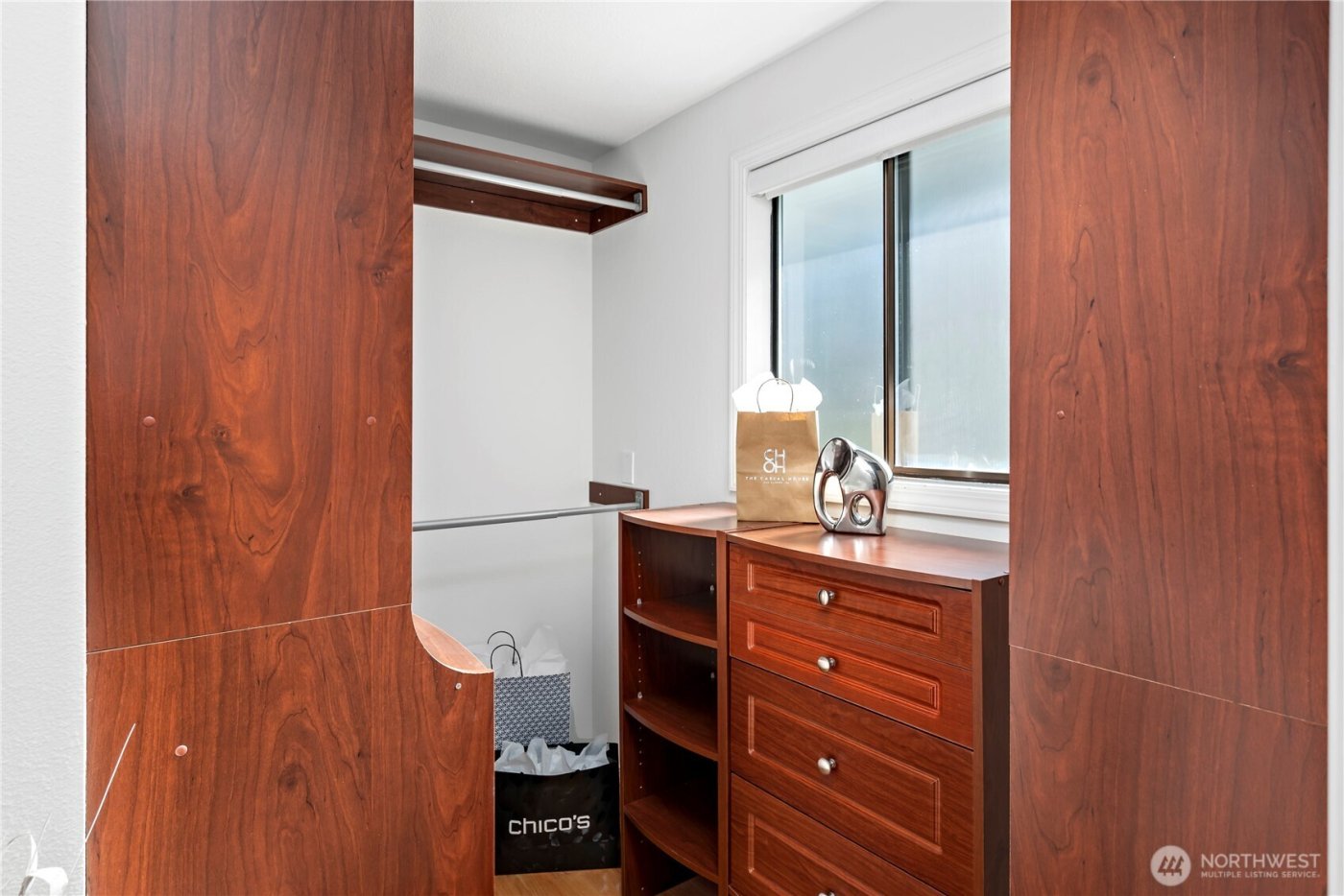 546 Birch Street , Oak Harbor, WA 98277