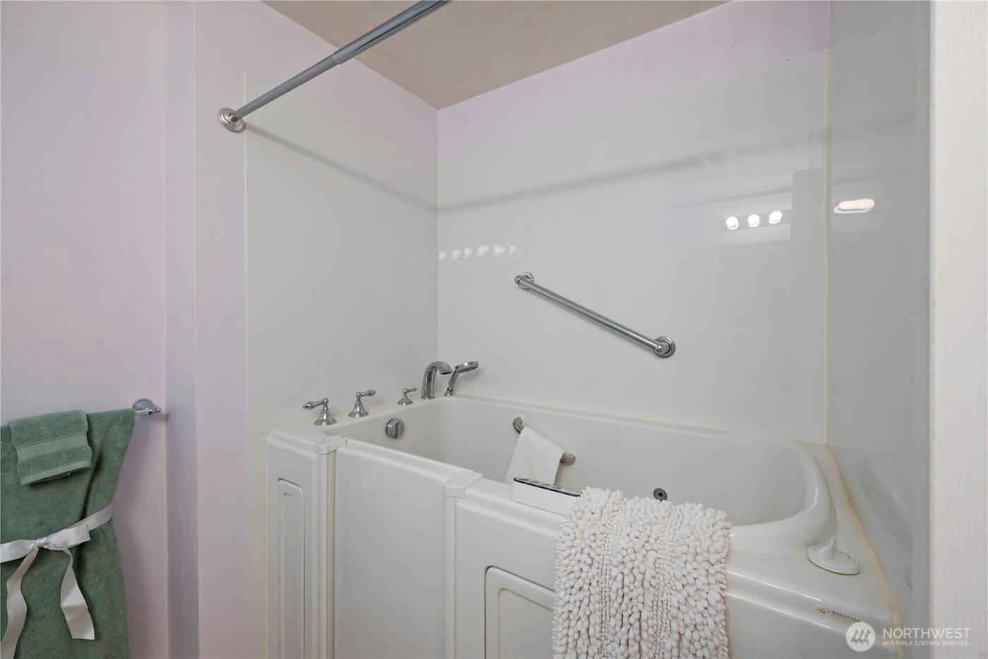 546 Birch Street , Oak Harbor, WA 98277