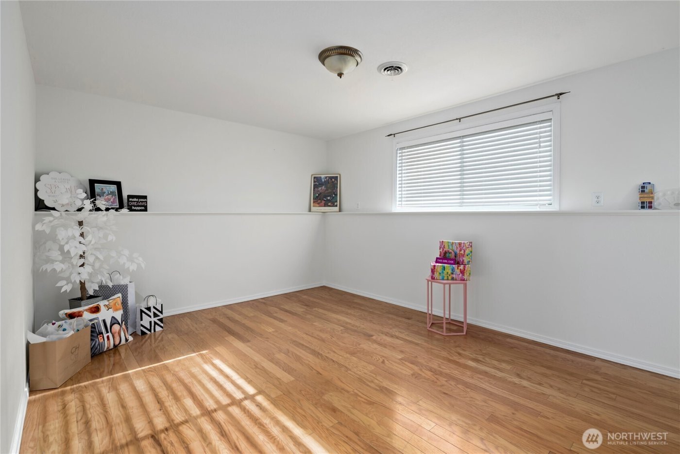 546 Birch Street , Oak Harbor, WA 98277