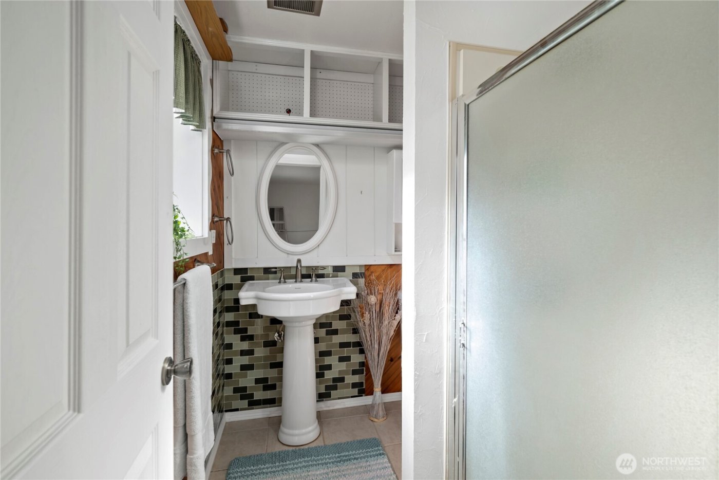 546 Birch Street , Oak Harbor, WA 98277