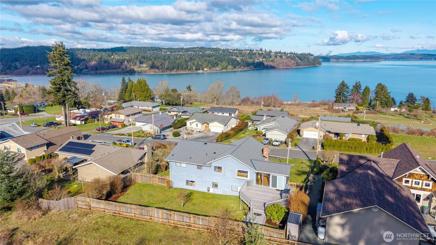 546 Birch Street , Oak Harbor, WA 98277