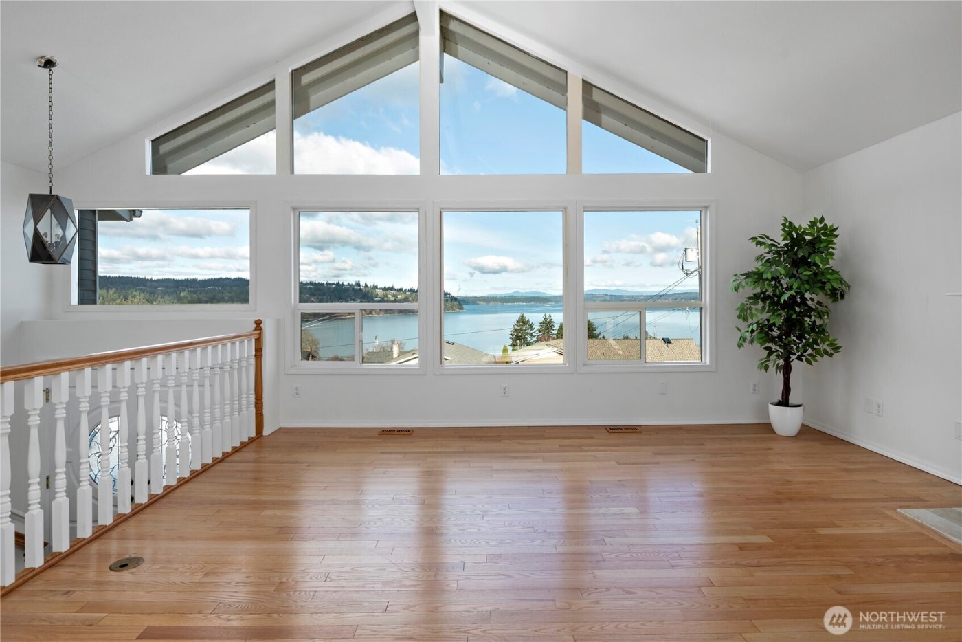 546 Birch Street , Oak Harbor, WA 98277