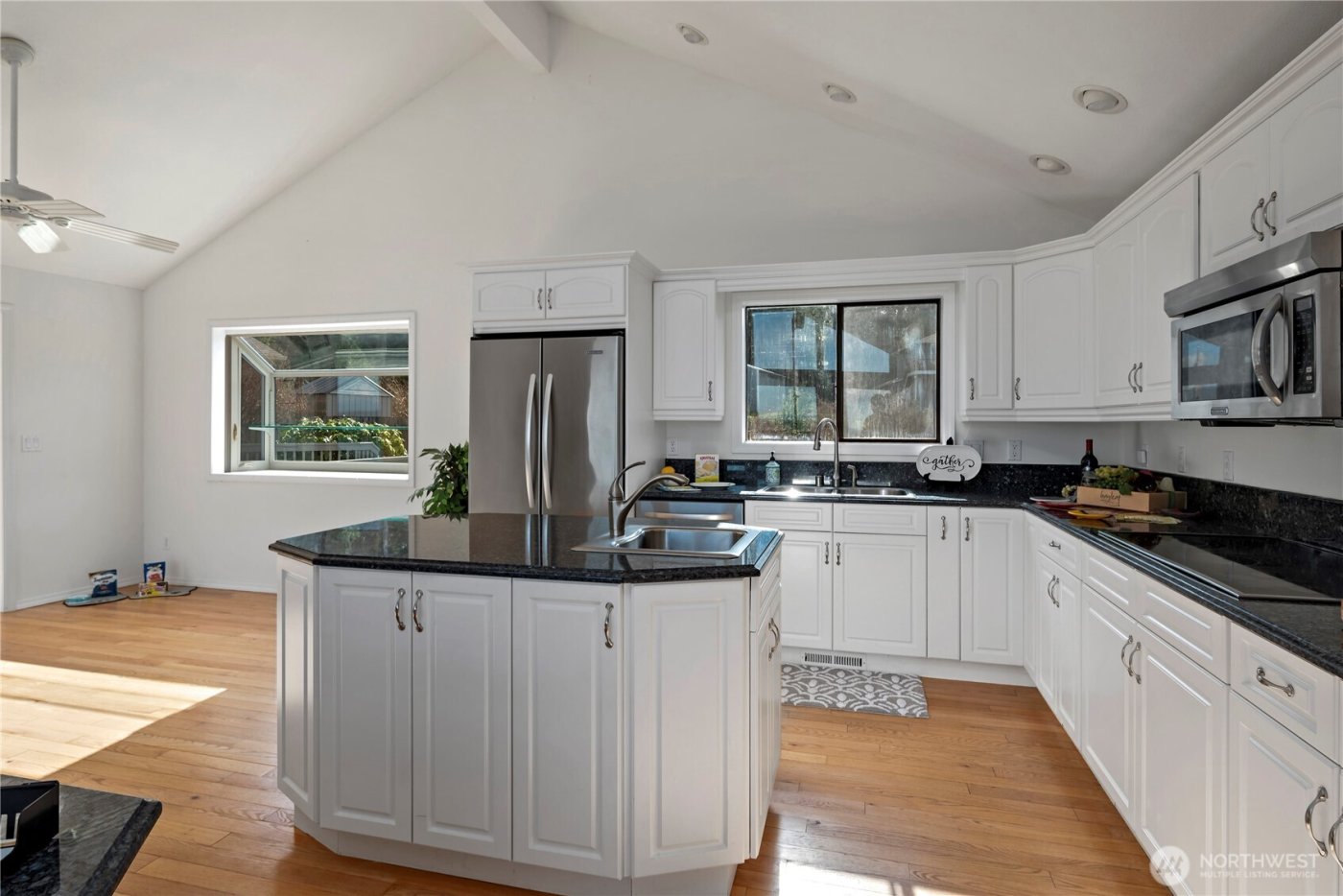 546 Birch Street , Oak Harbor, WA 98277