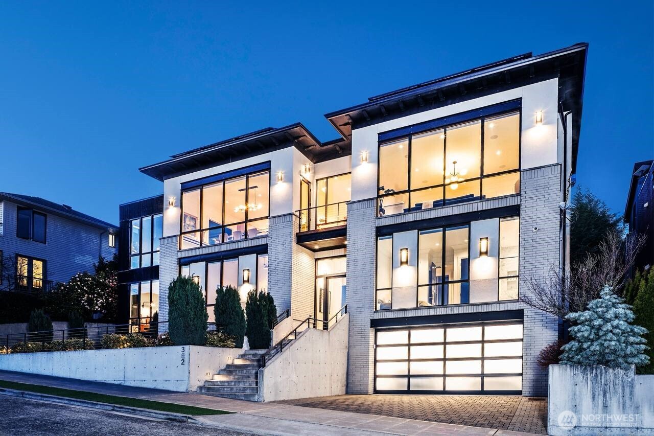 362 Ward Street , Seattle, WA 98109