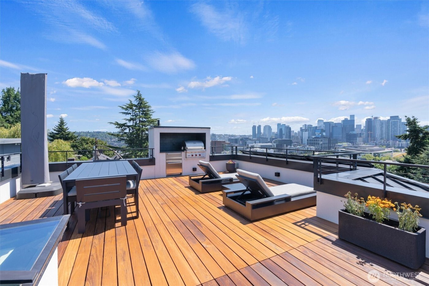 362 Ward Street , Seattle, WA 98109