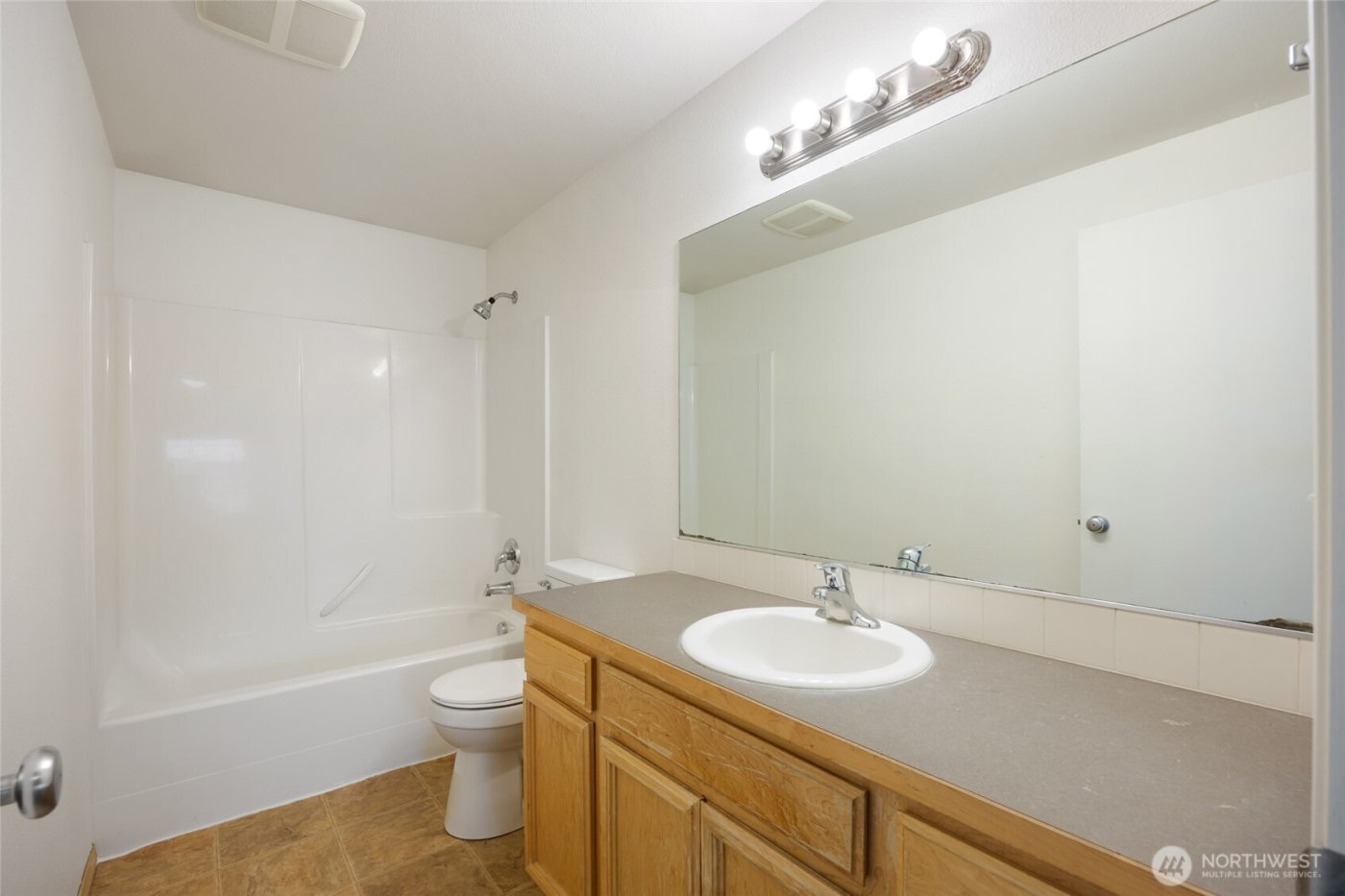 2100 Perch Avenue , Moses Lake, WA 98837