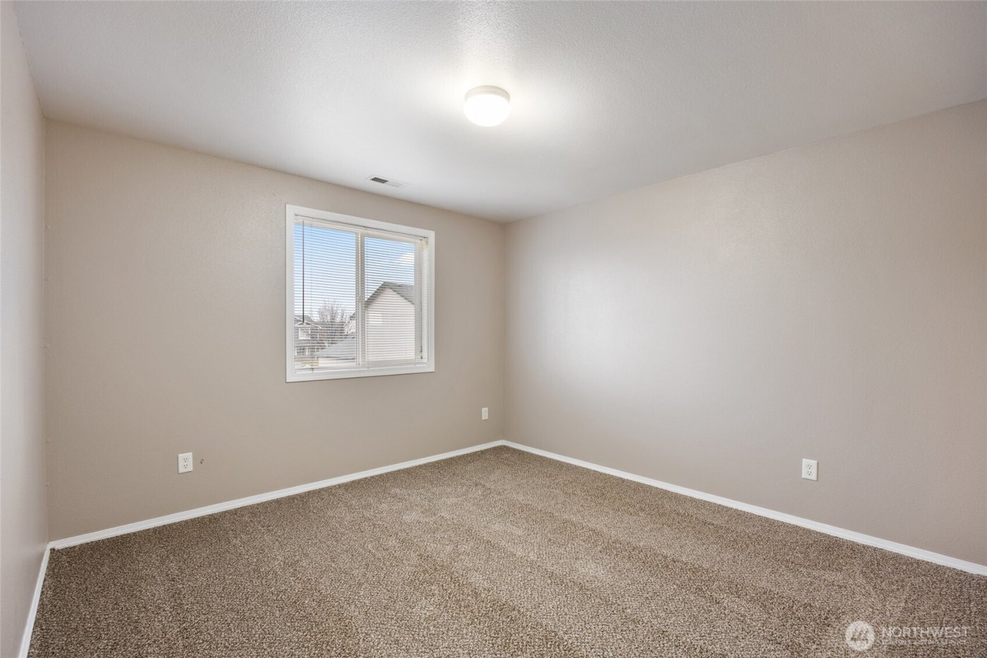 2100 Perch Avenue , Moses Lake, WA 98837