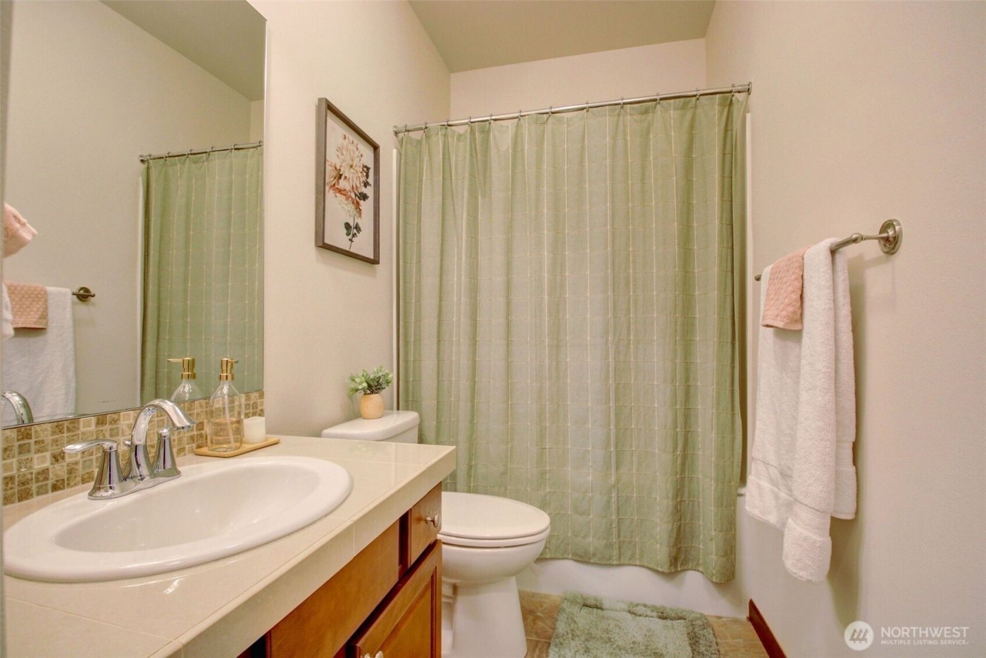 1990 Fraser Avenue , Mount Vernon, WA 98274