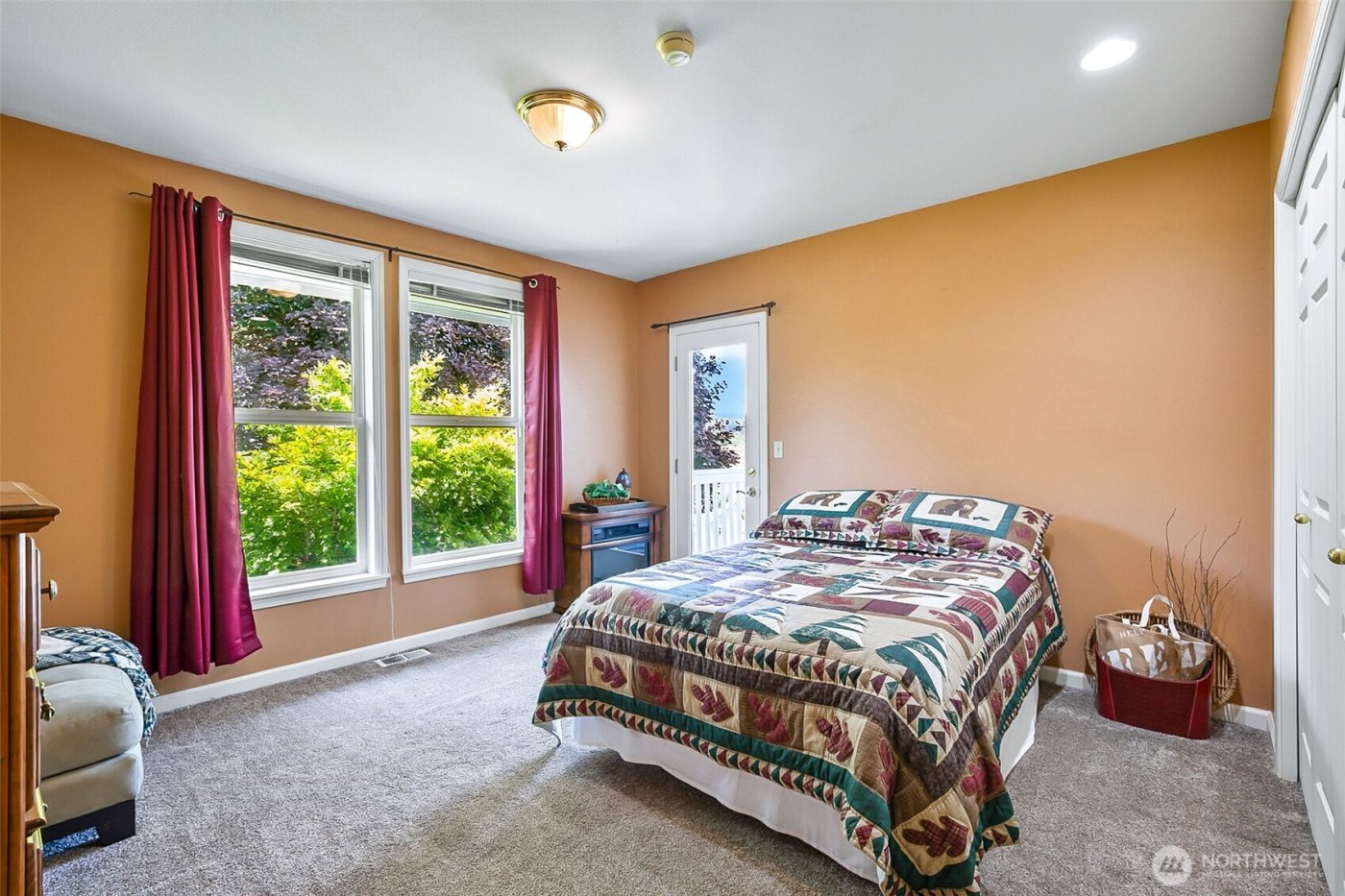 828 State Highway 532 , Camano Island, WA 98282