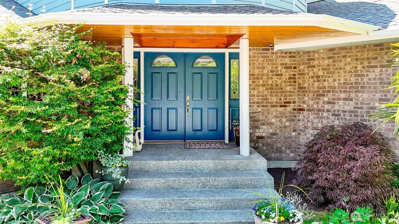 828 State Highway 532 , Camano Island, WA 98282