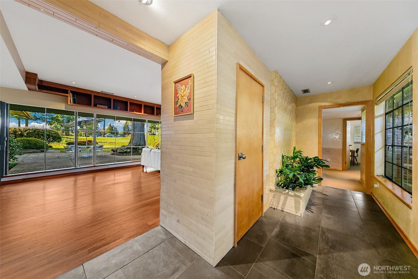 7503 Fairway Drive NE, Seattle, WA 98115