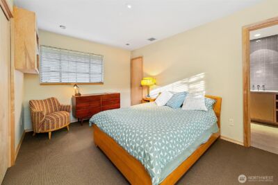 7503 Fairway Drive NE, Seattle, WA 98115 - Photo 20