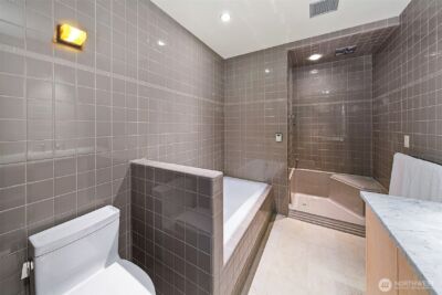 7503 Fairway Drive NE, Seattle, WA 98115 - Photo 21