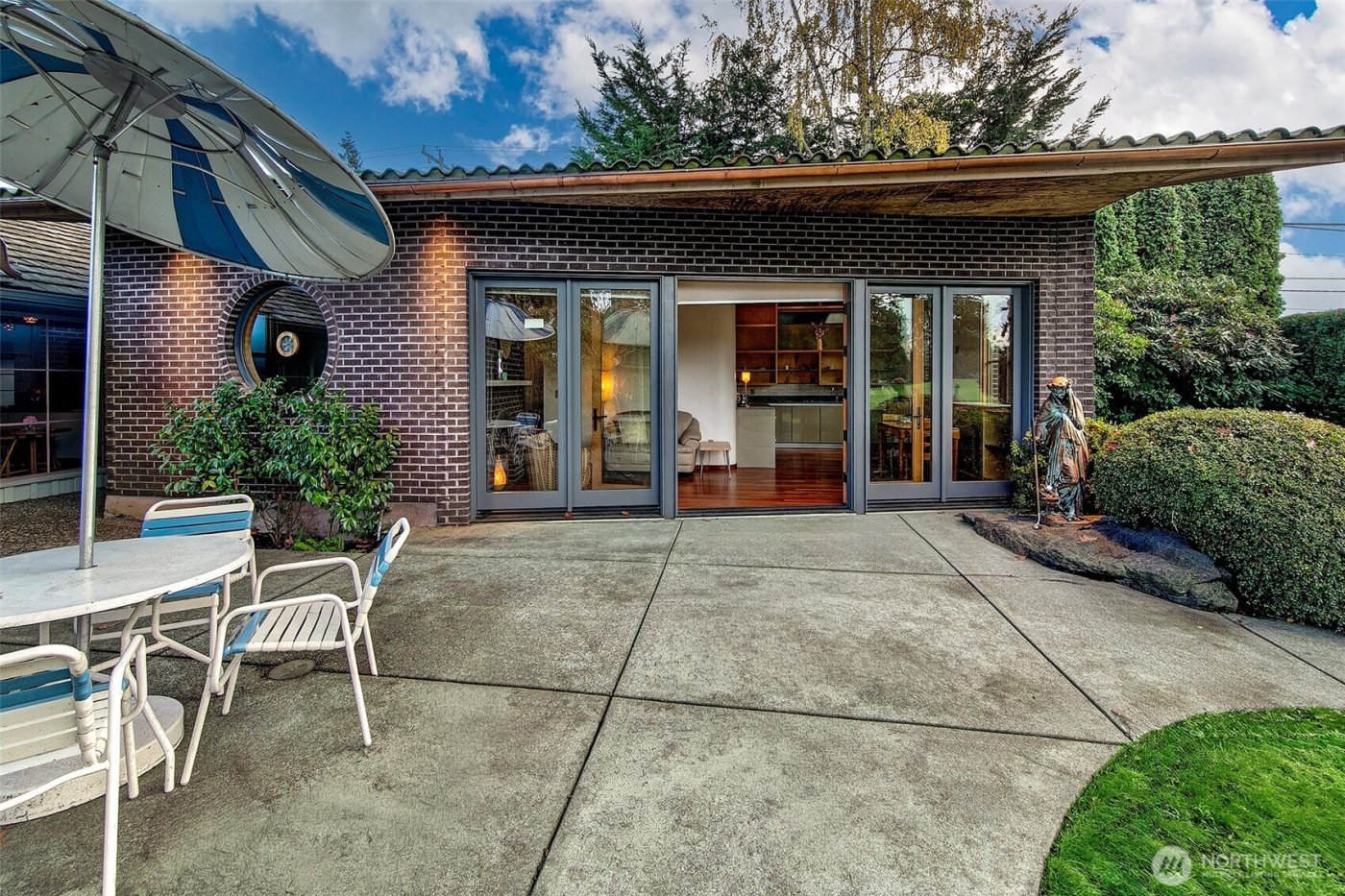 7503 Fairway Drive NE, Seattle, WA 98115