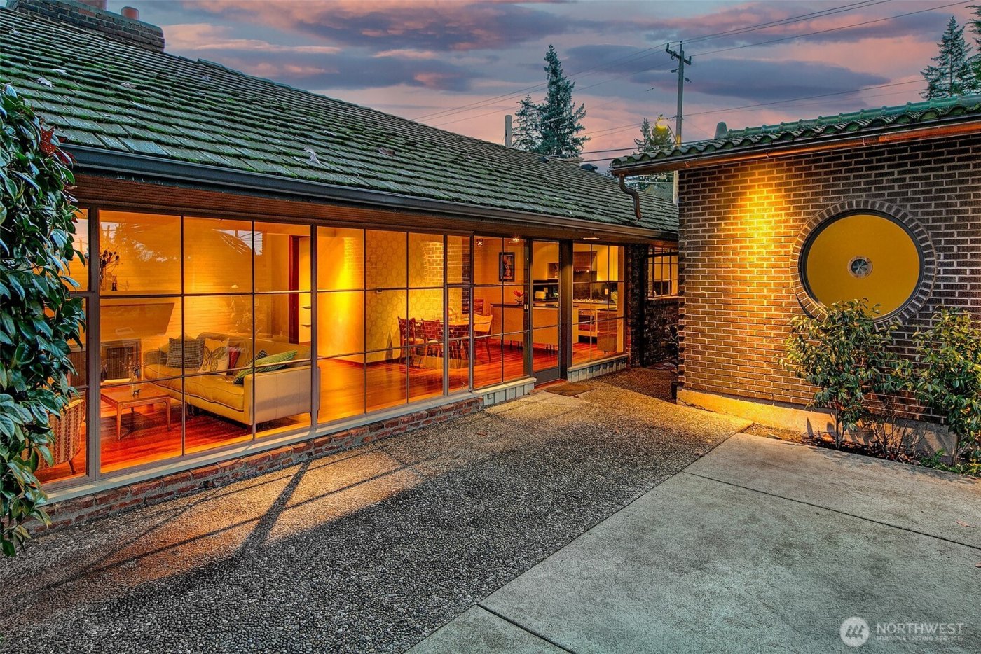 7503 Fairway Drive NE, Seattle, WA 98115