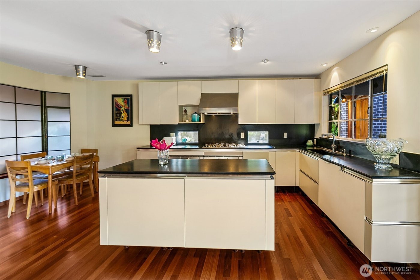 7503 Fairway Drive NE, Seattle, WA 98115