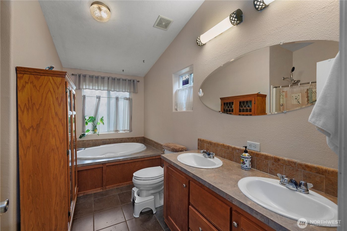 20 N Olympic Court , Hoodsport, WA 98548