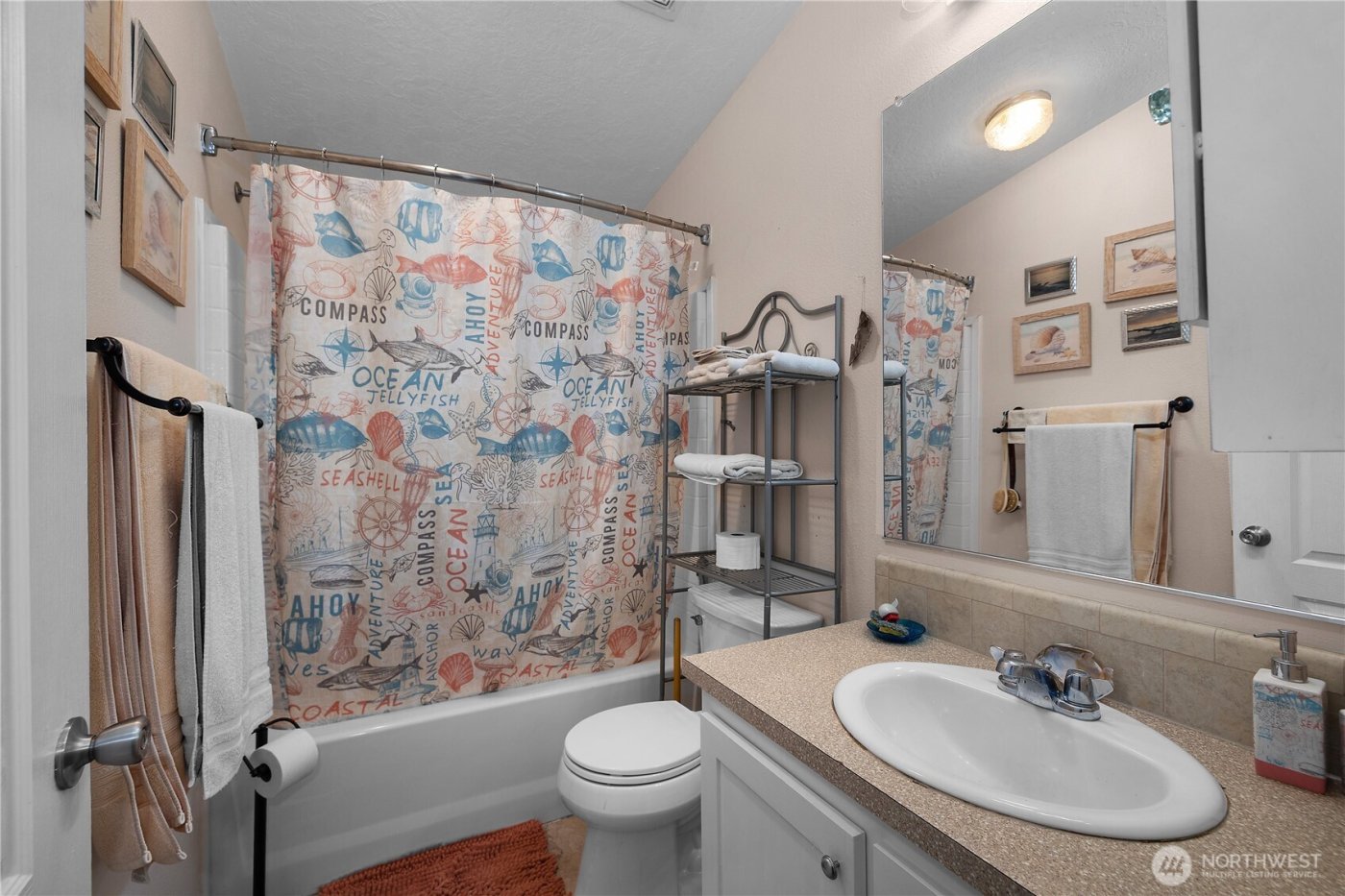 20 N Olympic Court , Hoodsport, WA 98548