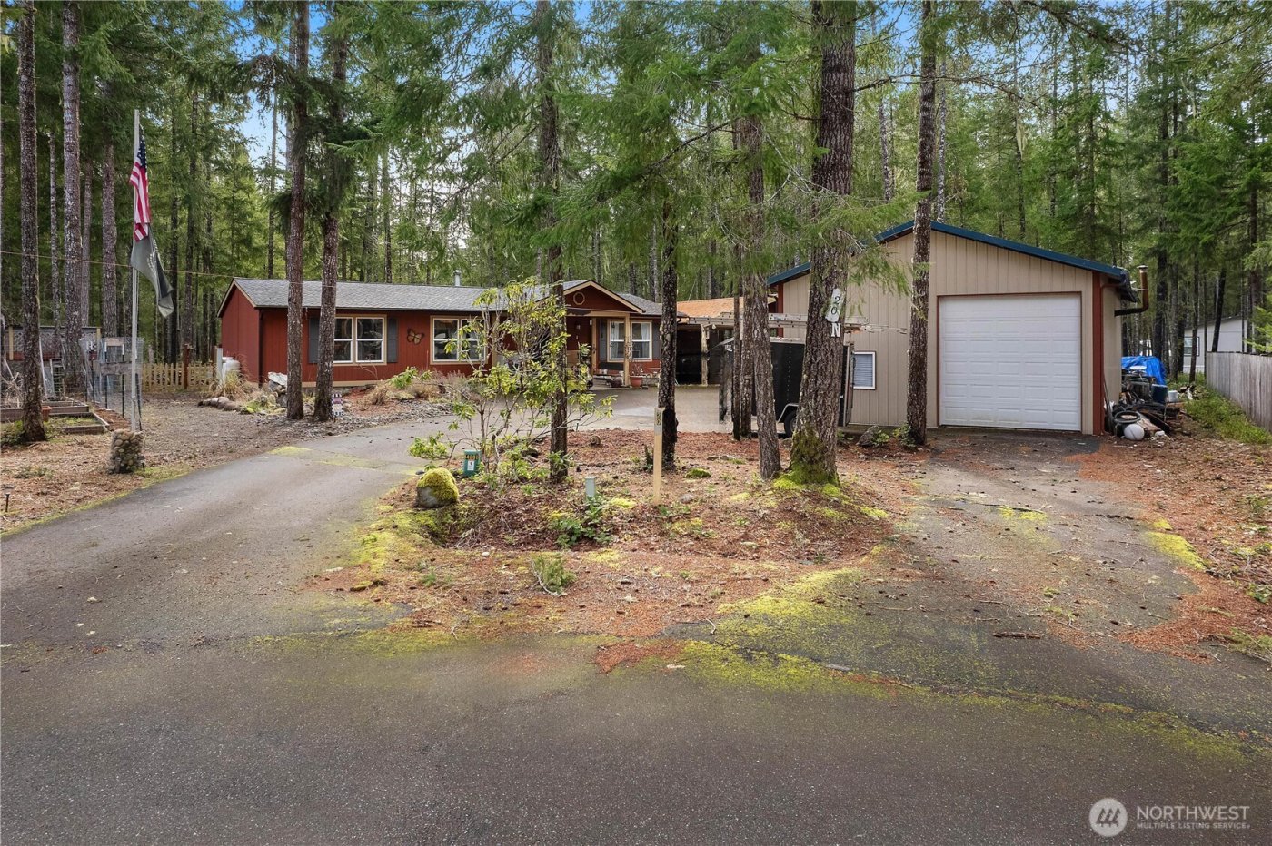 20 N Olympic Court , Hoodsport, WA 98548