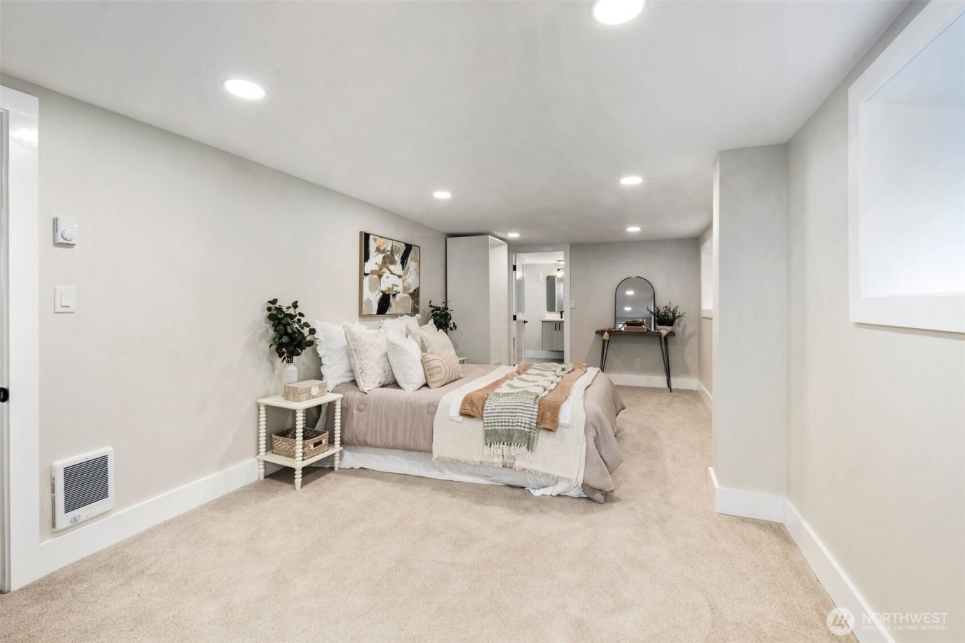 8226 Meridian Avenue N, Seattle, WA 98103