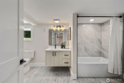 8226 Meridian Avenue N, Seattle, WA 98103 - Photo 32