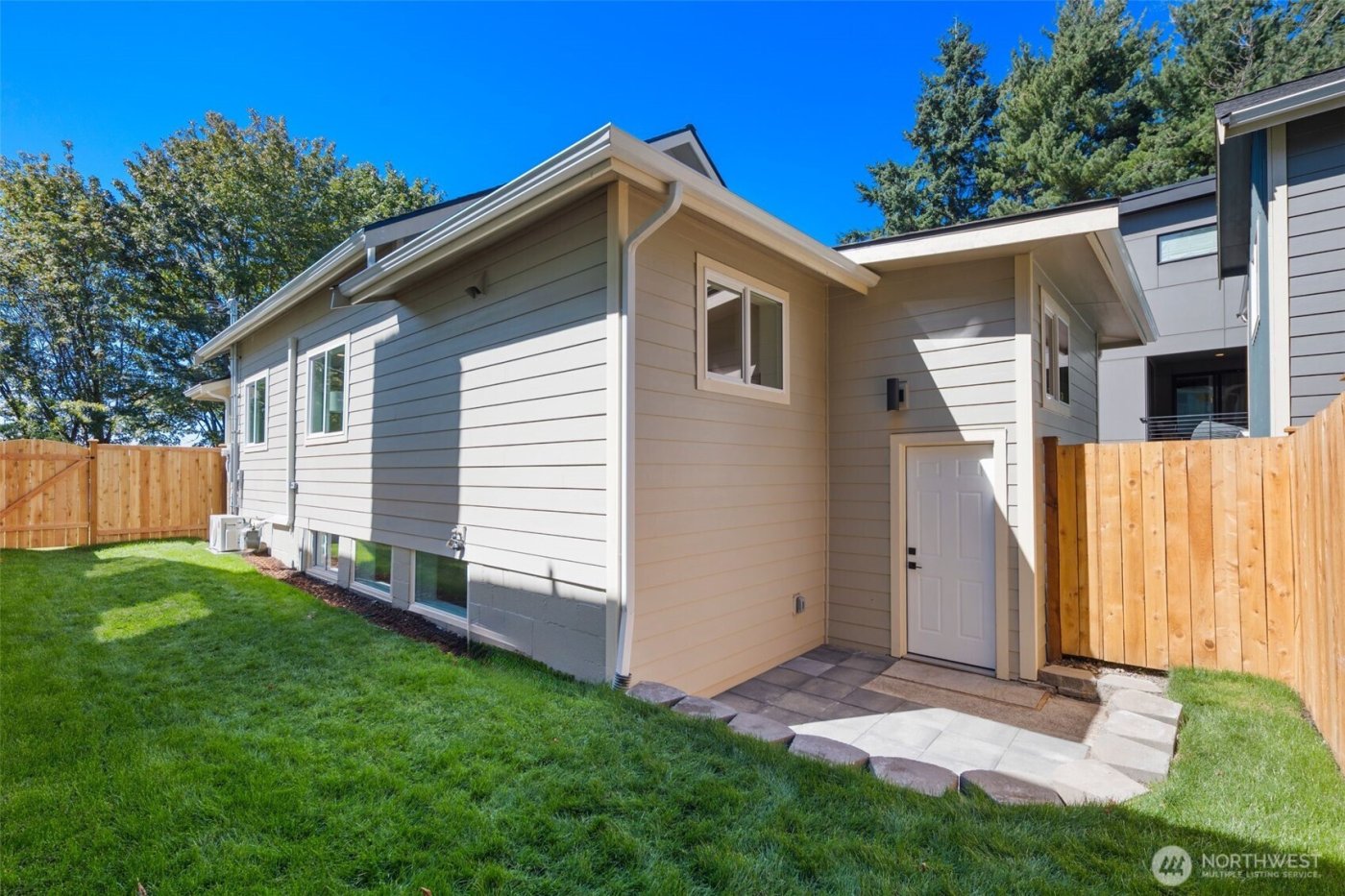 8226 Meridian Avenue N, Seattle, WA 98103